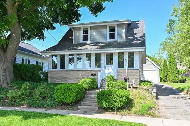 318 Hyde Park AVENUE, Waukesha, WI 53188