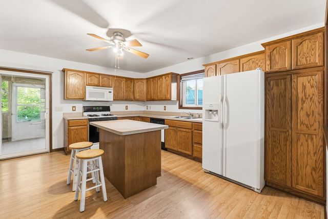7N079 Tuscola Avenue, St. Charles, IL 60174