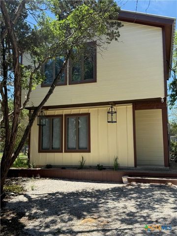 190 Oakridge Street, Canyon Lake, TX 78133
