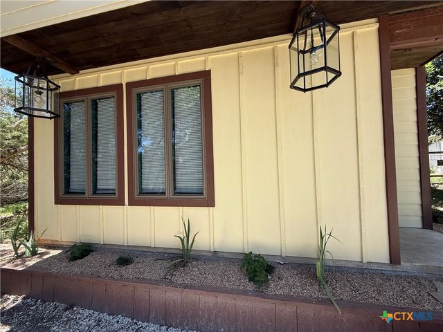 190 Oakridge Street, Canyon Lake, TX 78133