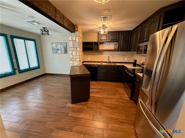 190 Oakridge Street, Canyon Lake, TX 78133