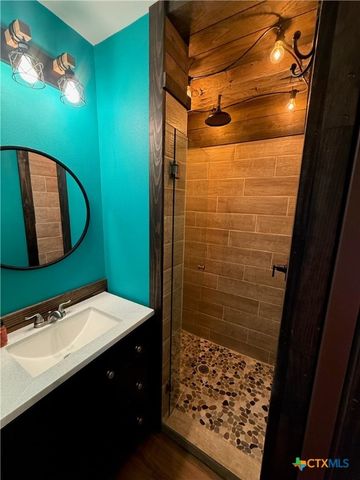 190 Oakridge Street, Canyon Lake, TX 78133