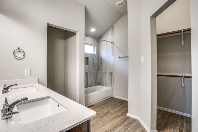 225 Trailside LN, Bastrop, TX 78602