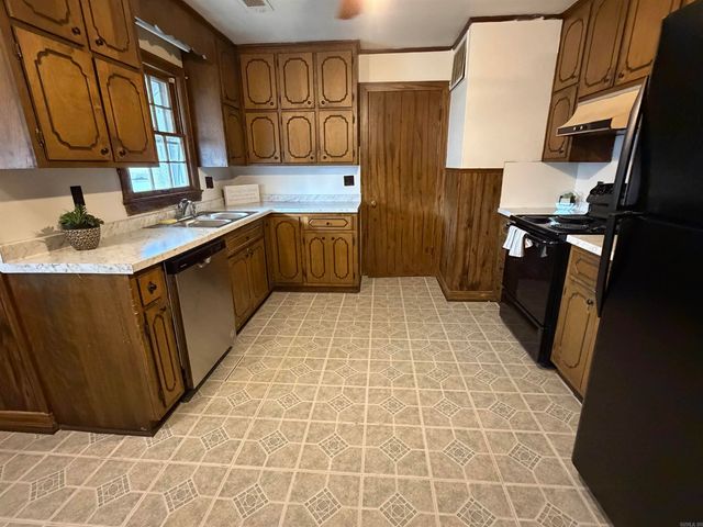 100 Lucy Street, Searcy, AR 72143