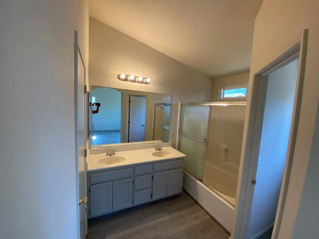 2529 Rushing River Dr, Modesto, CA 95351