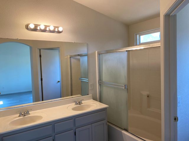 2529 Rushing River Dr, Modesto, CA 95351