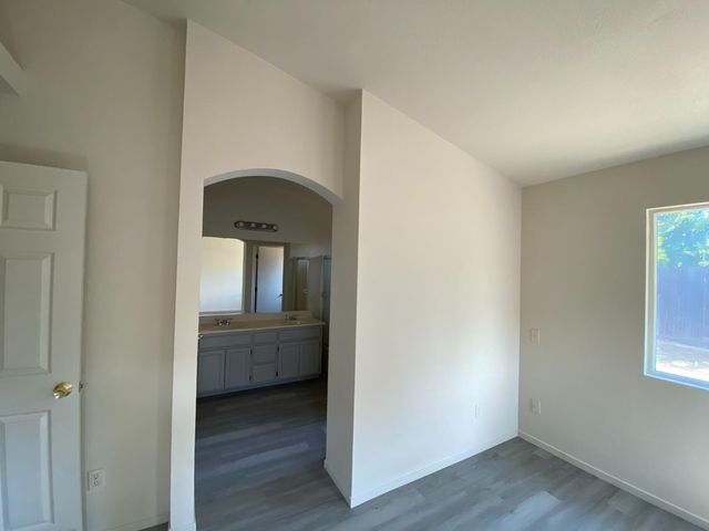 2529 Rushing River Dr, Modesto, CA 95351