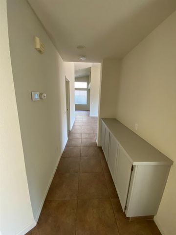 2529 Rushing River Dr, Modesto, CA 95351