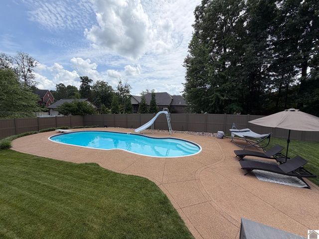 4041 Alameda Crescent, Paducah, KY 42001
