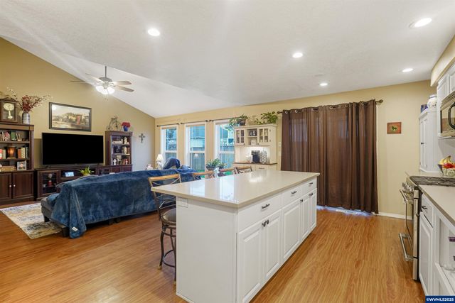 2918 Vintage Av SE, Salem, OR 97306