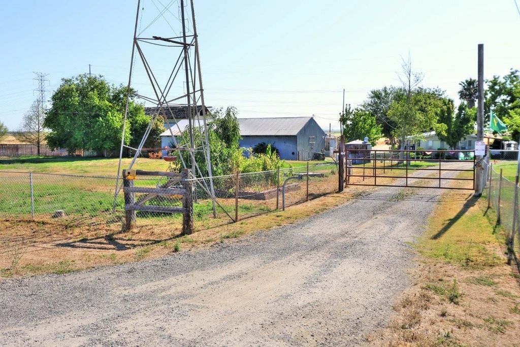 7301 E LEVEE Rd, Rio Linda, CA 95673