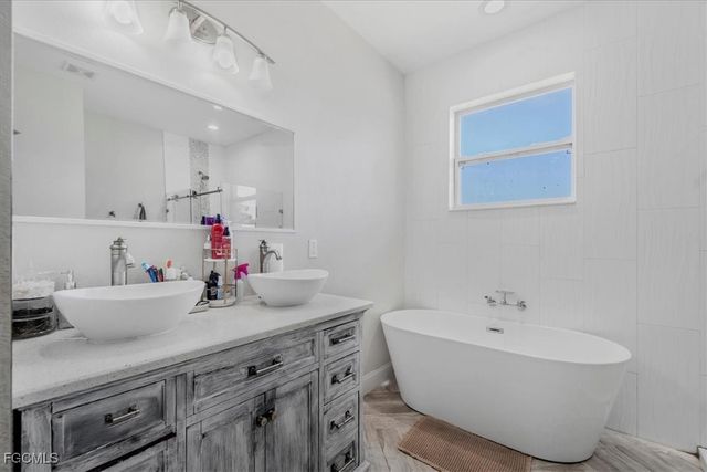 7043 Brazil CIR, Labelle, FL 33935