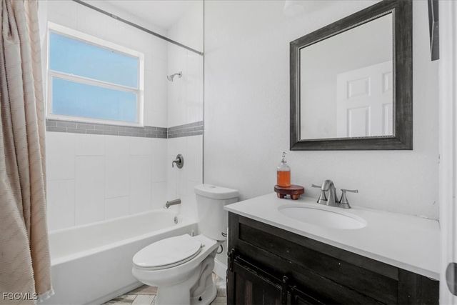 7043 Brazil CIR, Labelle, FL 33935