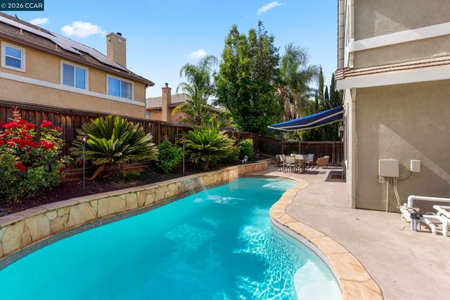 561 Young Dr, Brentwood, CA 94513
