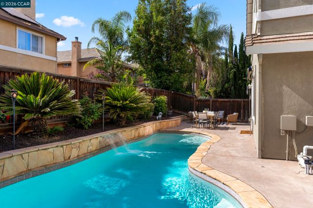 561 Young Dr, Brentwood, CA 94513