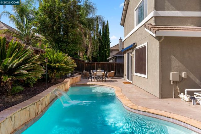 561 Young Dr, Brentwood, CA 94513