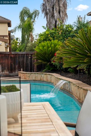 561 Young Dr, Brentwood, CA 94513