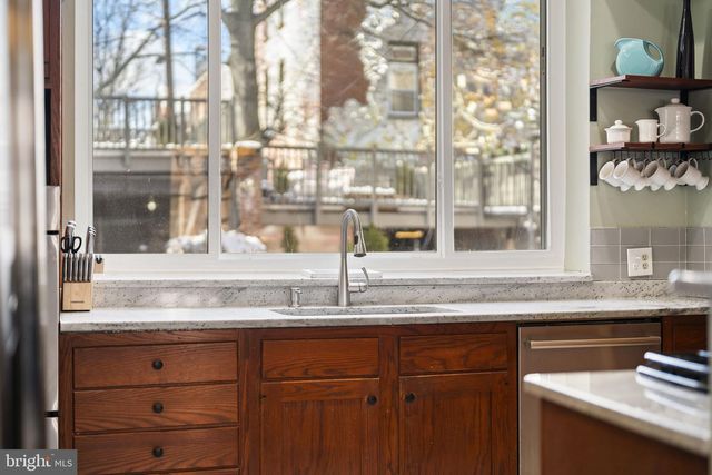 614 S 10TH ST, Philadelphia, PA 19147