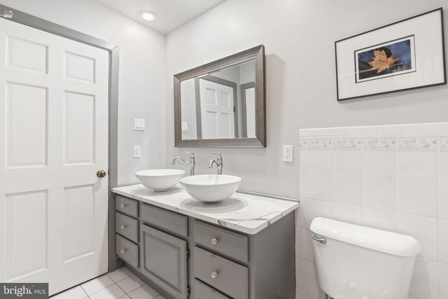 614 S 10TH ST, Philadelphia, PA 19147