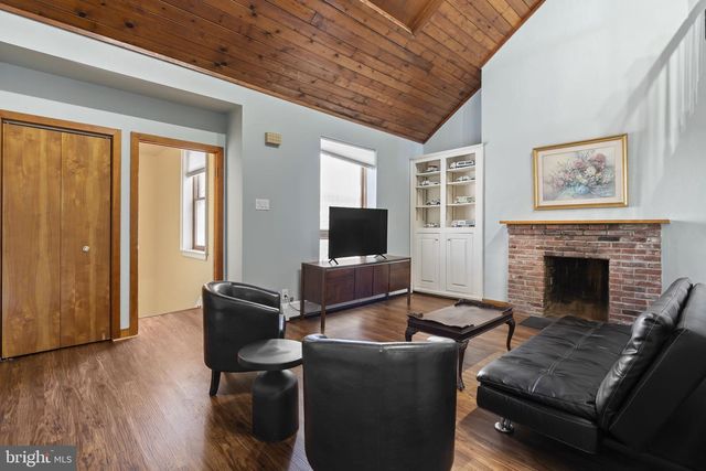 614 S 10TH ST, Philadelphia, PA 19147