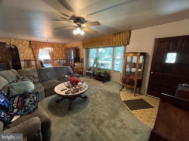 606 HAMILTON DR, Cinnaminson, NJ 08077