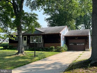 606 HAMILTON DR, Cinnaminson, NJ 08077