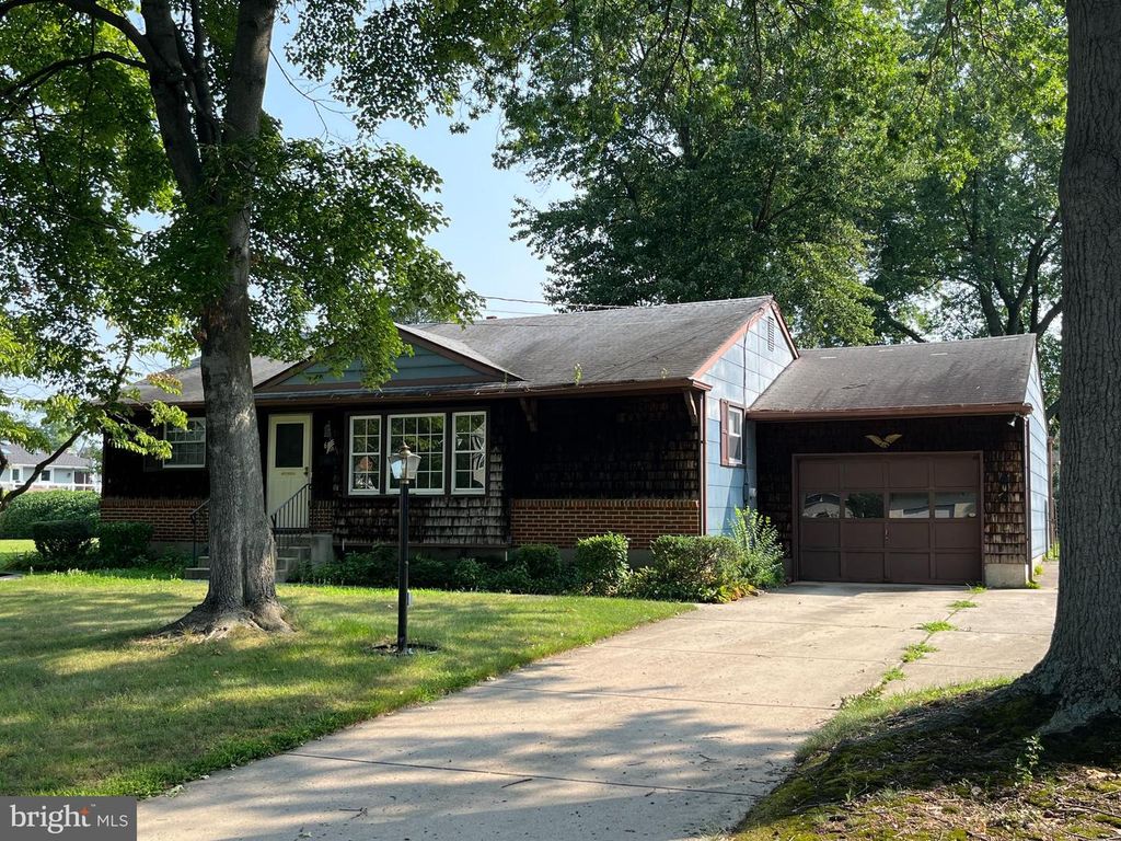 606 HAMILTON DR, Cinnaminson, NJ 08077