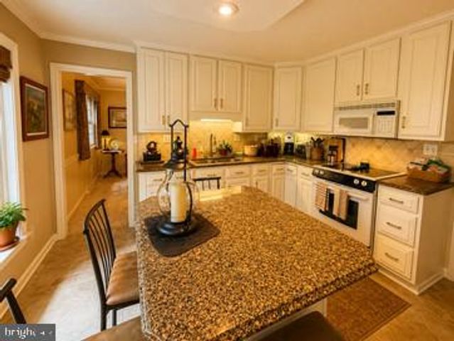 808 MANDY LN, Camp Hill, PA 17011
