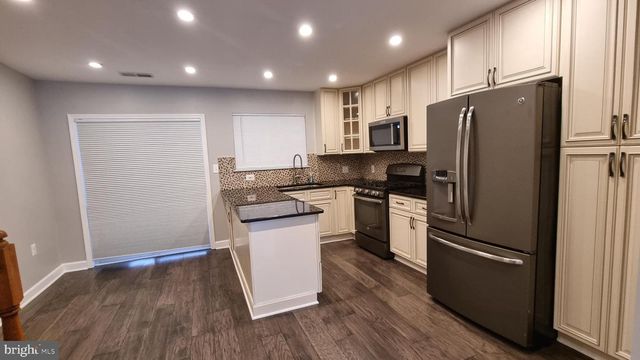 13111 SHADOWBROOK LN, Fairfax, VA 22033