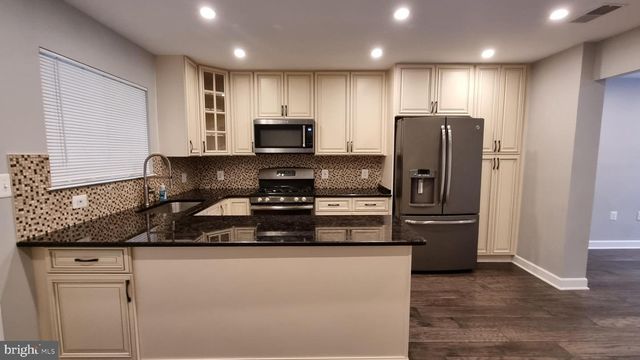 13111 SHADOWBROOK LN, Fairfax, VA 22033