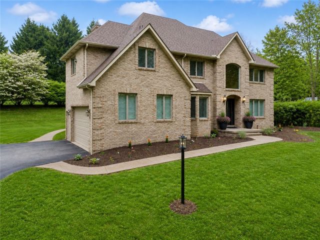 1005 Fairway Oaks Dr, Hempfield Twp, PA 15644