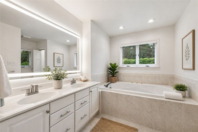 1005 Fairway Oaks Dr, Hempfield Twp, PA 15644