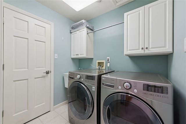 1005 Fairway Oaks Dr, Hempfield Twp, PA 15644