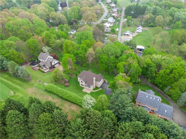 1005 Fairway Oaks Dr, Hempfield Twp, PA 15644