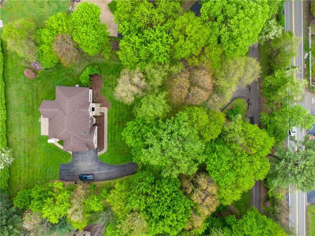 1005 Fairway Oaks Dr, Hempfield Twp, PA 15644