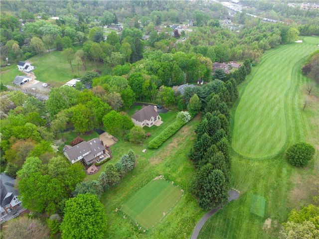 1005 Fairway Oaks Dr, Hempfield Twp, PA 15644