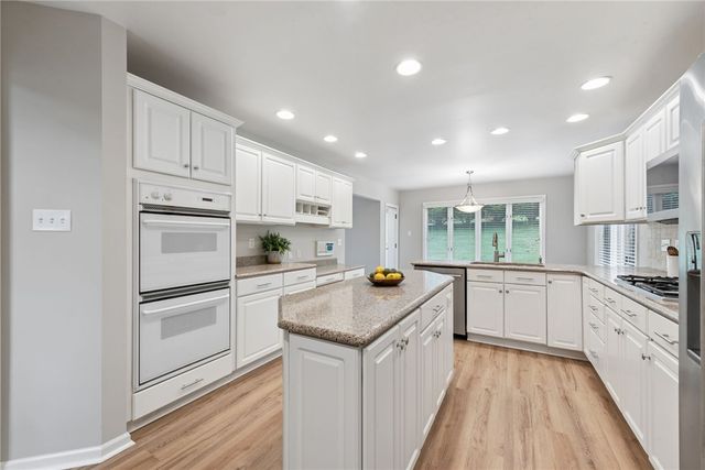 1005 Fairway Oaks Dr, Hempfield Twp, PA 15644