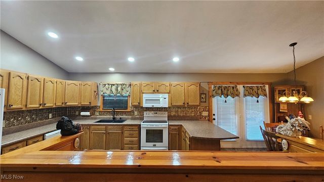 668 Bull River Run Rd, Grantsville, WV 26147
