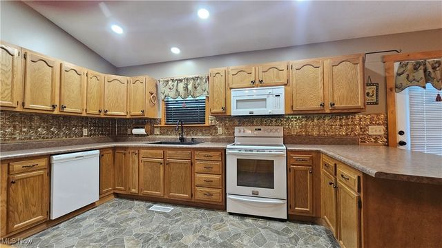 668 Bull River Run Rd, Grantsville, WV 26147