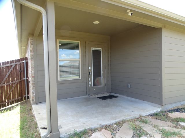 1214 Canterbury Lane, Ennis, TX 75119