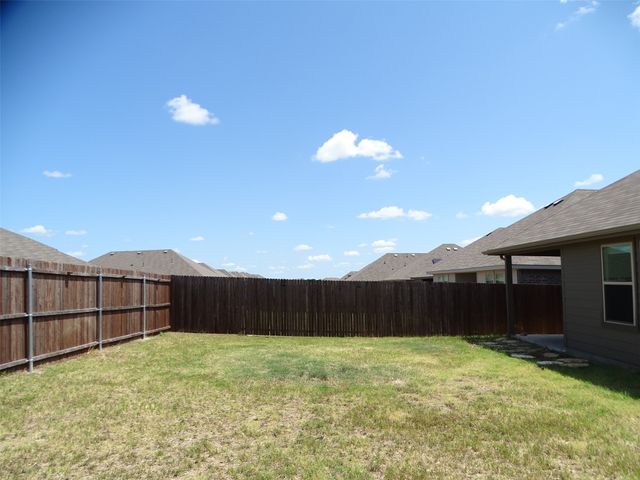 1214 Canterbury Lane, Ennis, TX 75119