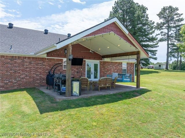 1205 S Division Street, Lavaca, AR 72941