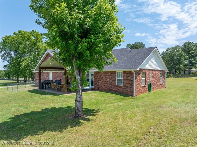 1205 S Division Street, Lavaca, AR 72941