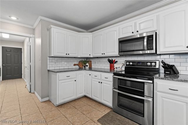 1205 S Division Street, Lavaca, AR 72941