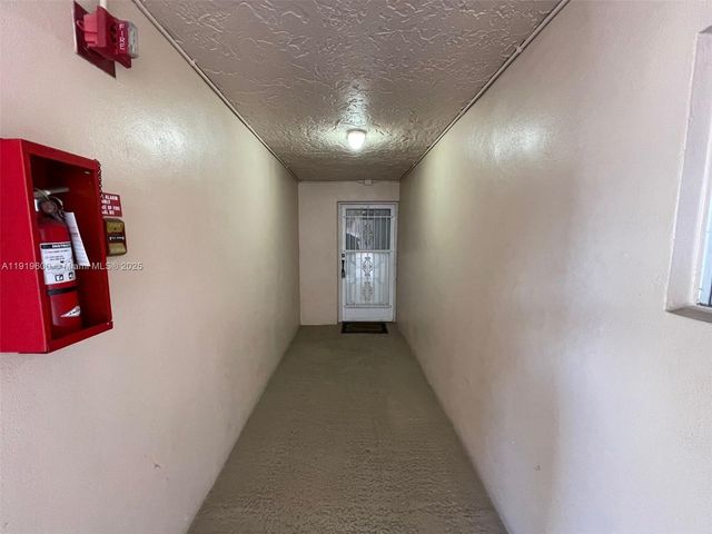 9471 Evergreen Pl 401, Davie, FL 33324