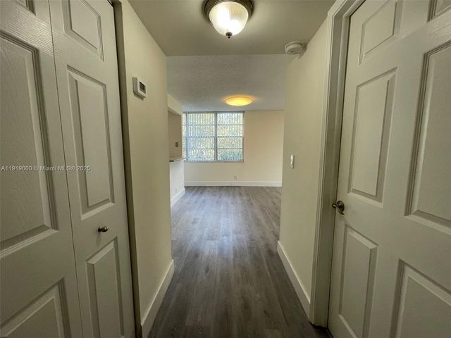 9471 Evergreen Pl 401, Davie, FL 33324