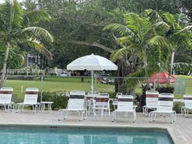 9471 Evergreen Pl 401, Davie, FL 33324