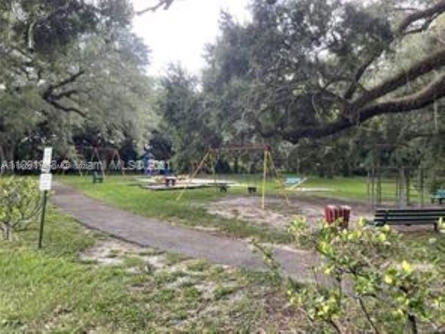 9471 Evergreen Pl 401, Davie, FL 33324