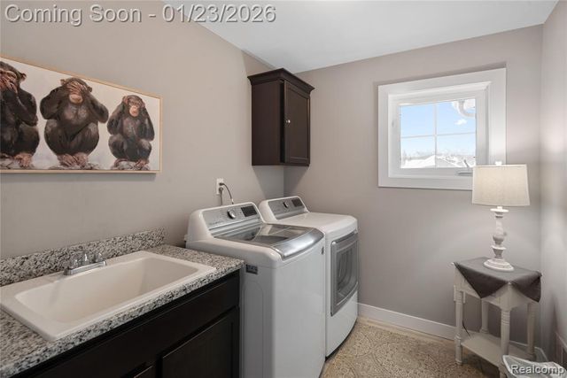 24679 Pembrooke Drive, Southfield, MI 48033