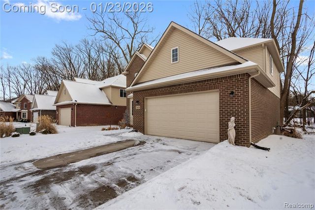 24679 Pembrooke Drive, Southfield, MI 48033